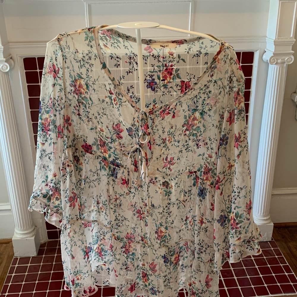 Easel 2 tie poly swing top. Worn and‎ washed twice.